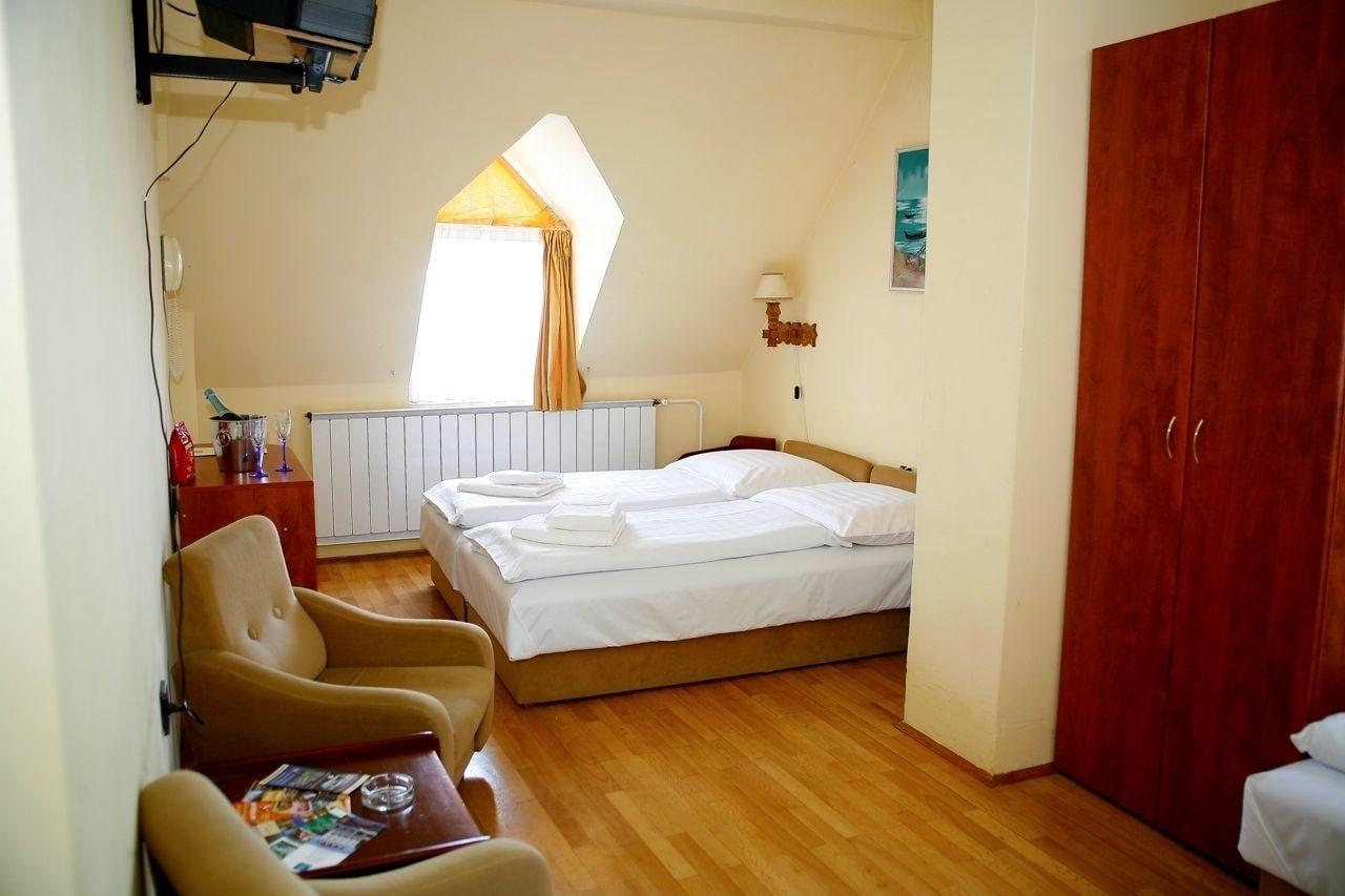 Hotel Bara Junior Budapest Luaran gambar
