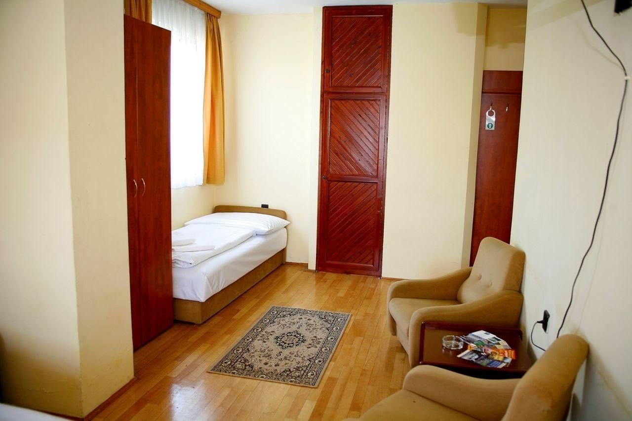Hotel Bara Junior Budapest Luaran gambar