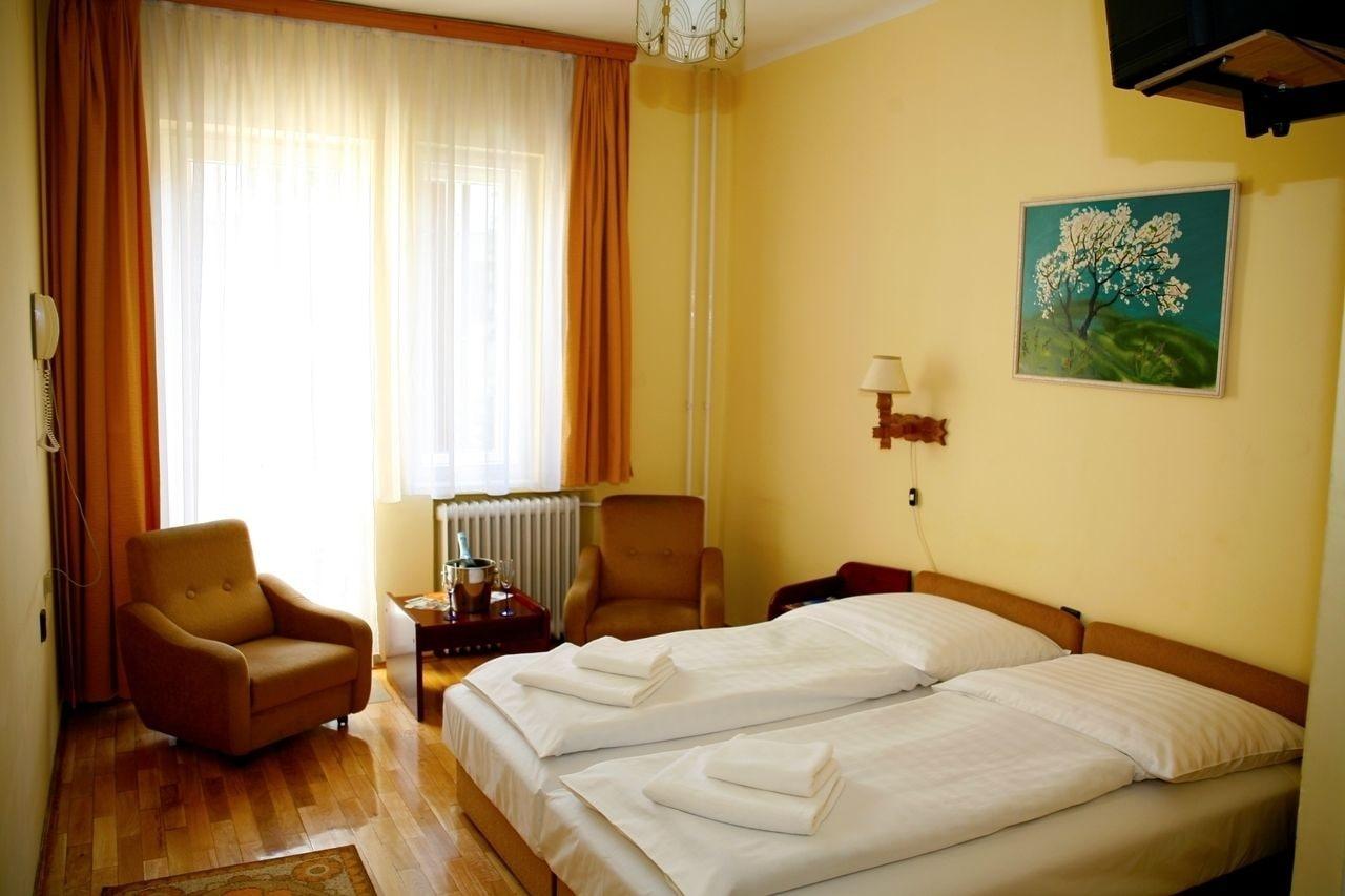 Hotel Bara Junior Budapest Luaran gambar