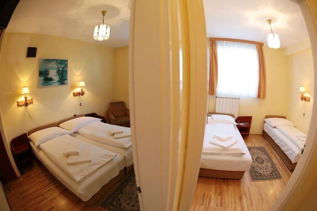Hotel Bara Junior Budapest Luaran gambar