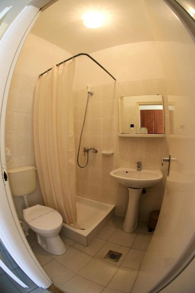 Hotel Bara Junior Budapest Luaran gambar