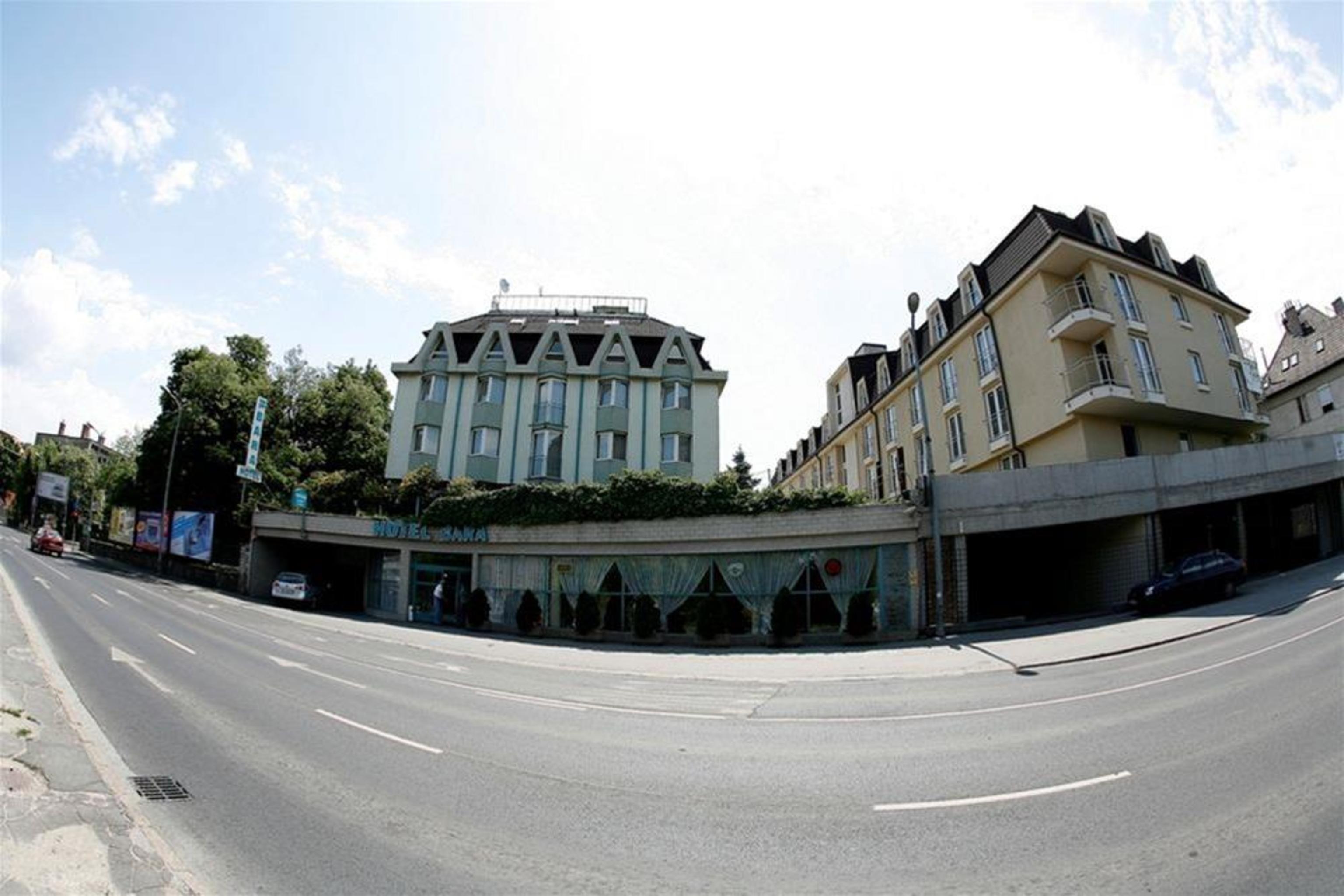 Hotel Bara Junior Budapest Luaran gambar
