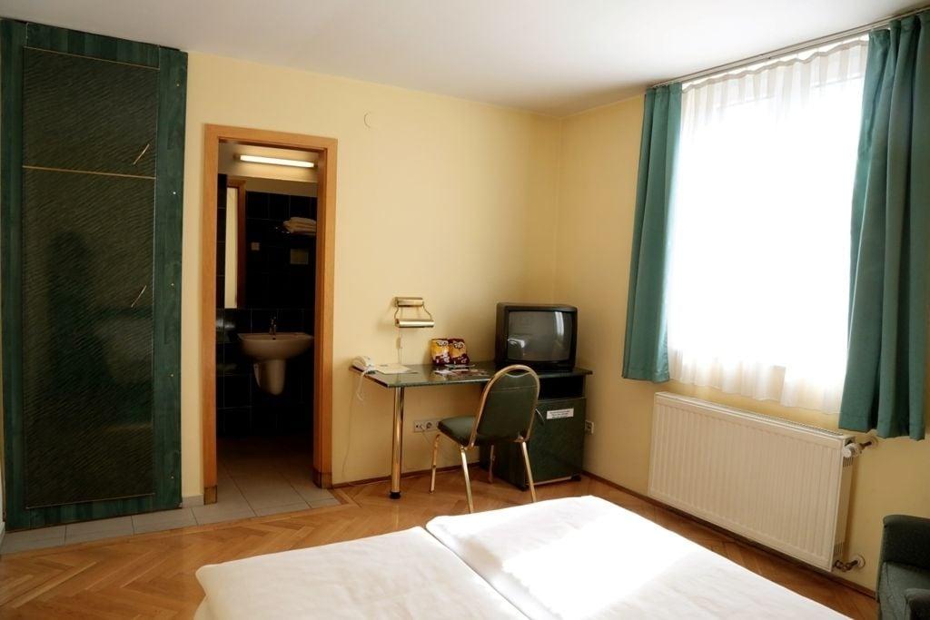 Hotel Bara Junior Budapest Luaran gambar