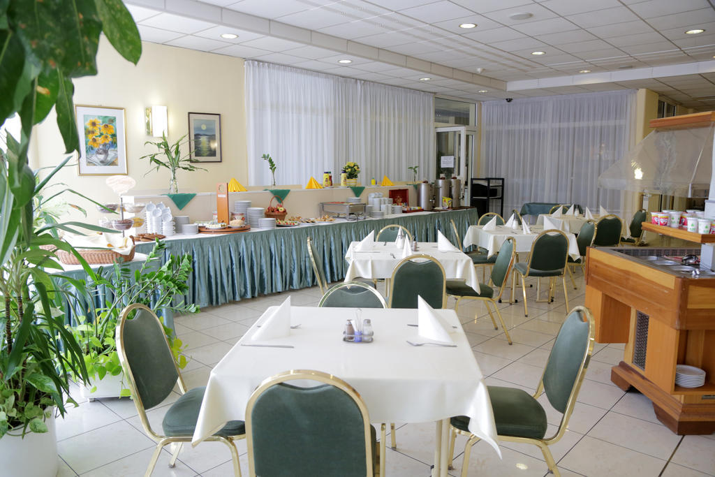 Hotel Bara Junior Budapest Luaran gambar