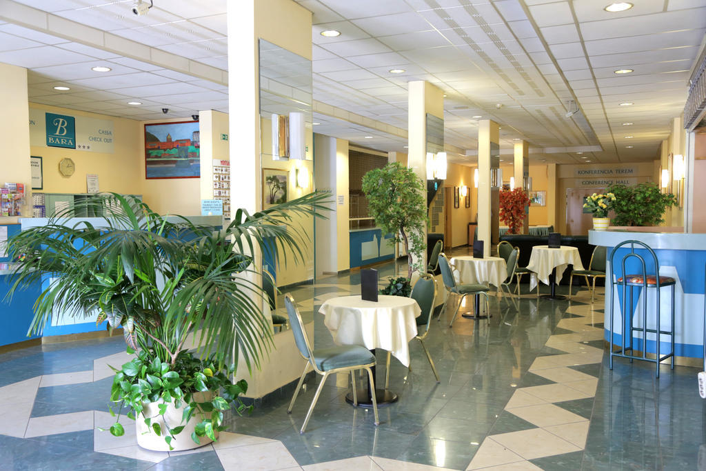 Hotel Bara Junior Budapest Luaran gambar