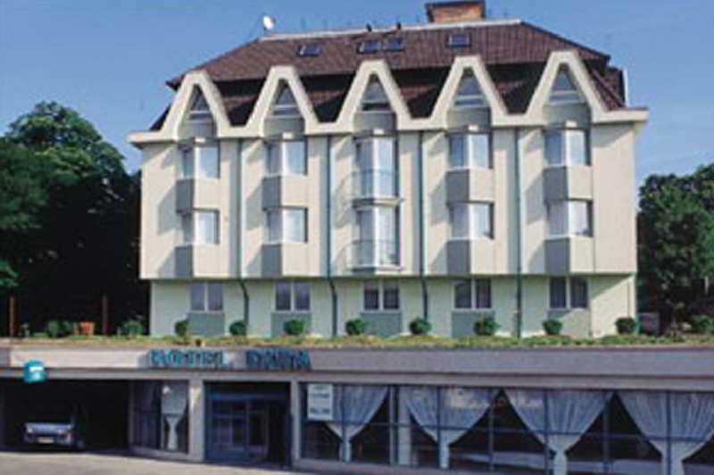 Hotel Bara Junior Budapest Luaran gambar