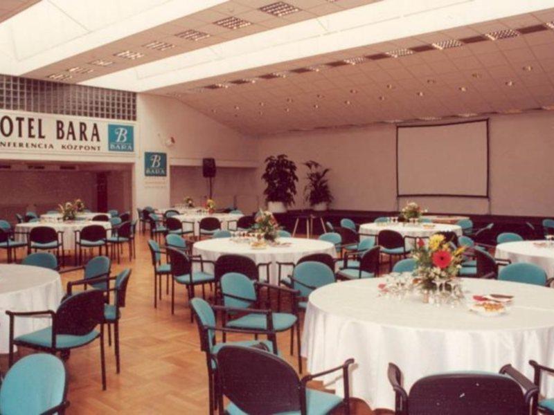 Hotel Bara Junior Budapest Luaran gambar