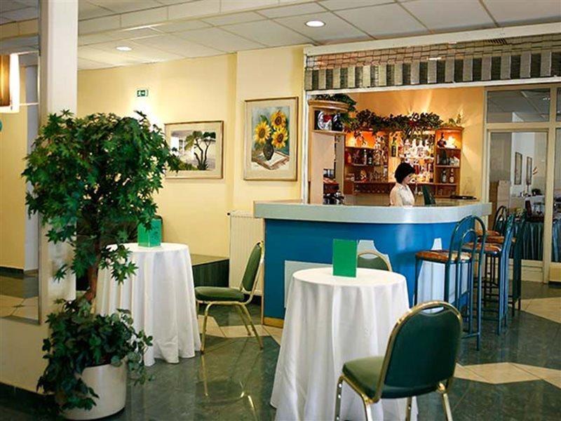 Hotel Bara Junior Budapest Luaran gambar