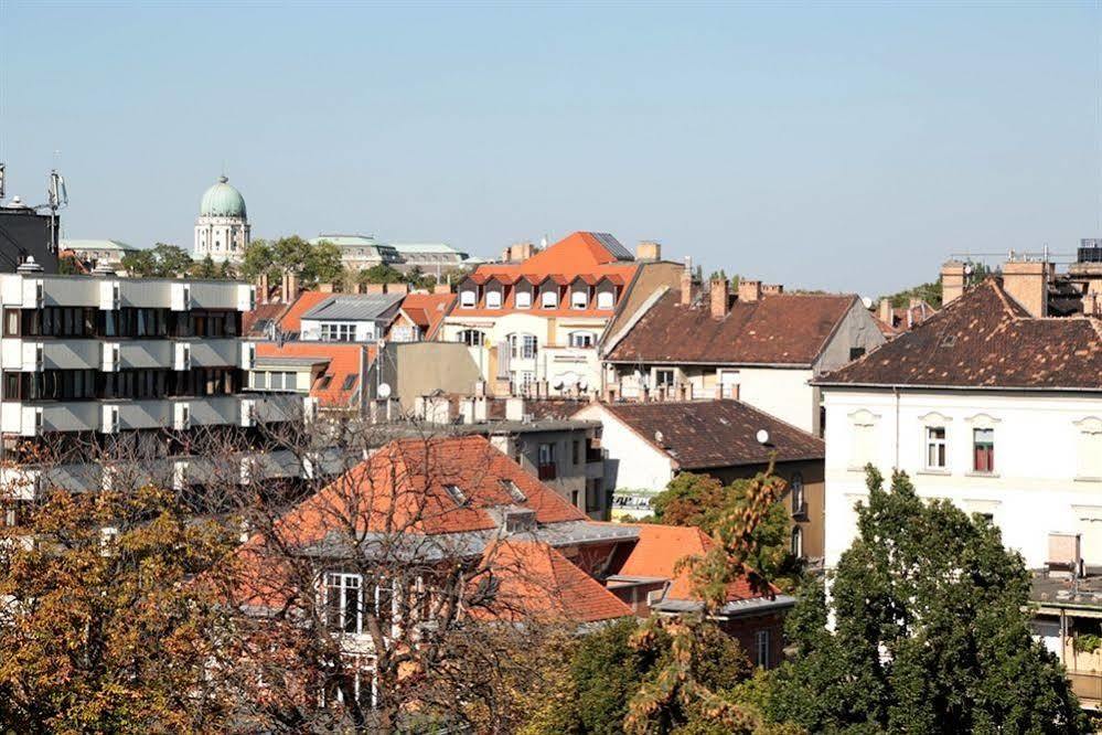 Hotel Bara Junior Budapest Luaran gambar